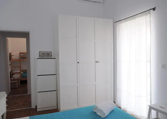Tsipouras House *