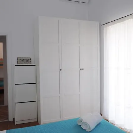 Tsipouras House *