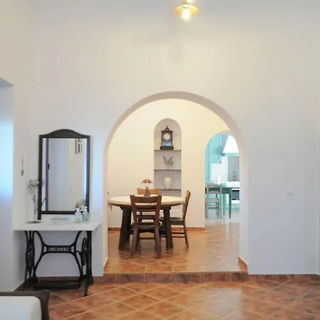 Tsipouras House *